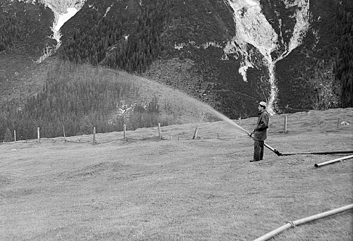 Lois Hechenblaikner : Hinter den Bergen, 2002 Lois Hechenblaikner : Hinter den Bergen, 2002