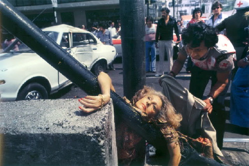 Sin titulo (Primer plano de mujer rubia arrollada e impactada contra un poste, en avenida Chapultepec, Ciudad de México), April 29 1979, C-print, 50x60 cm